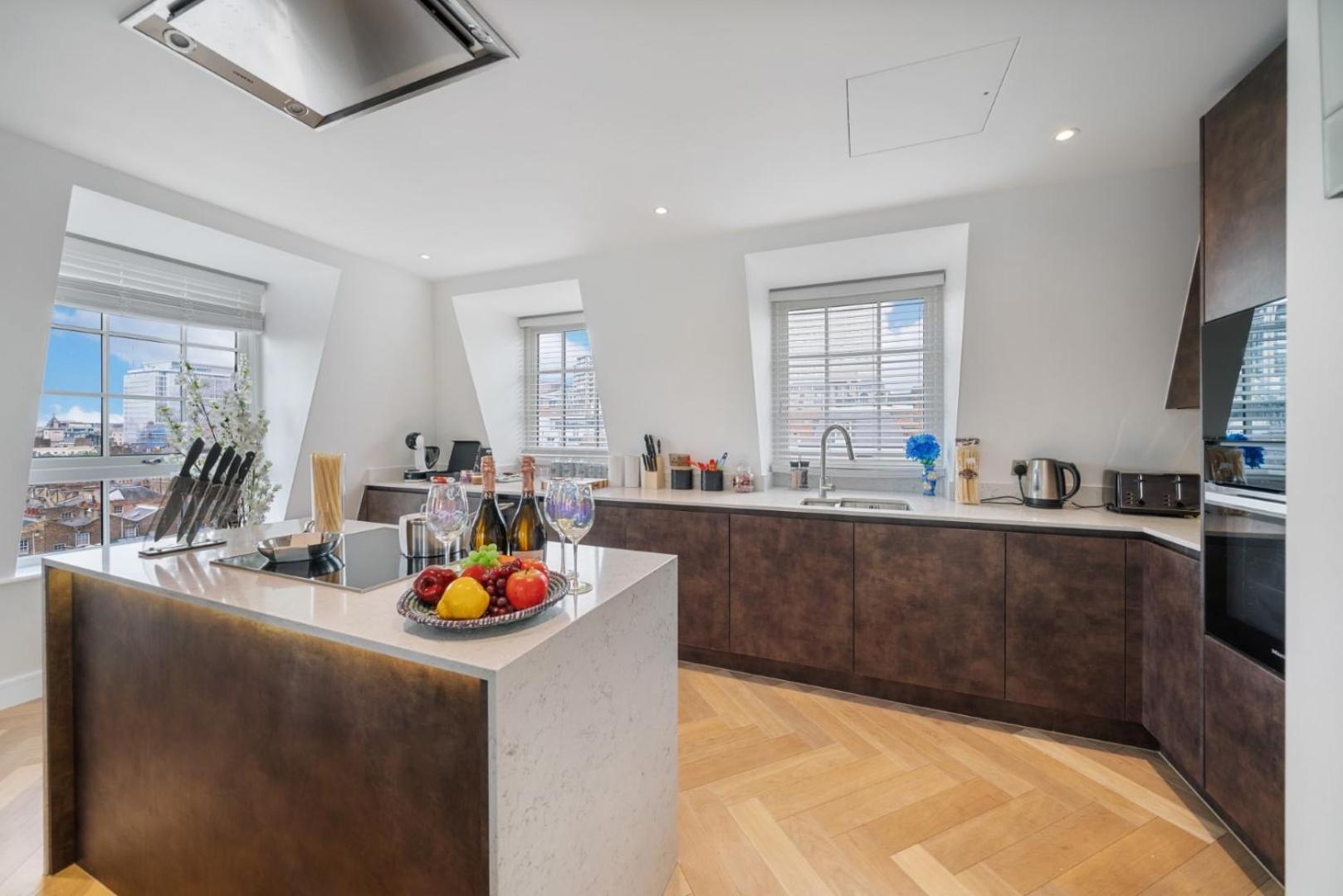Elegant 3-Bedroom Penthouse In Marble Arch 70 London Bagian luar foto