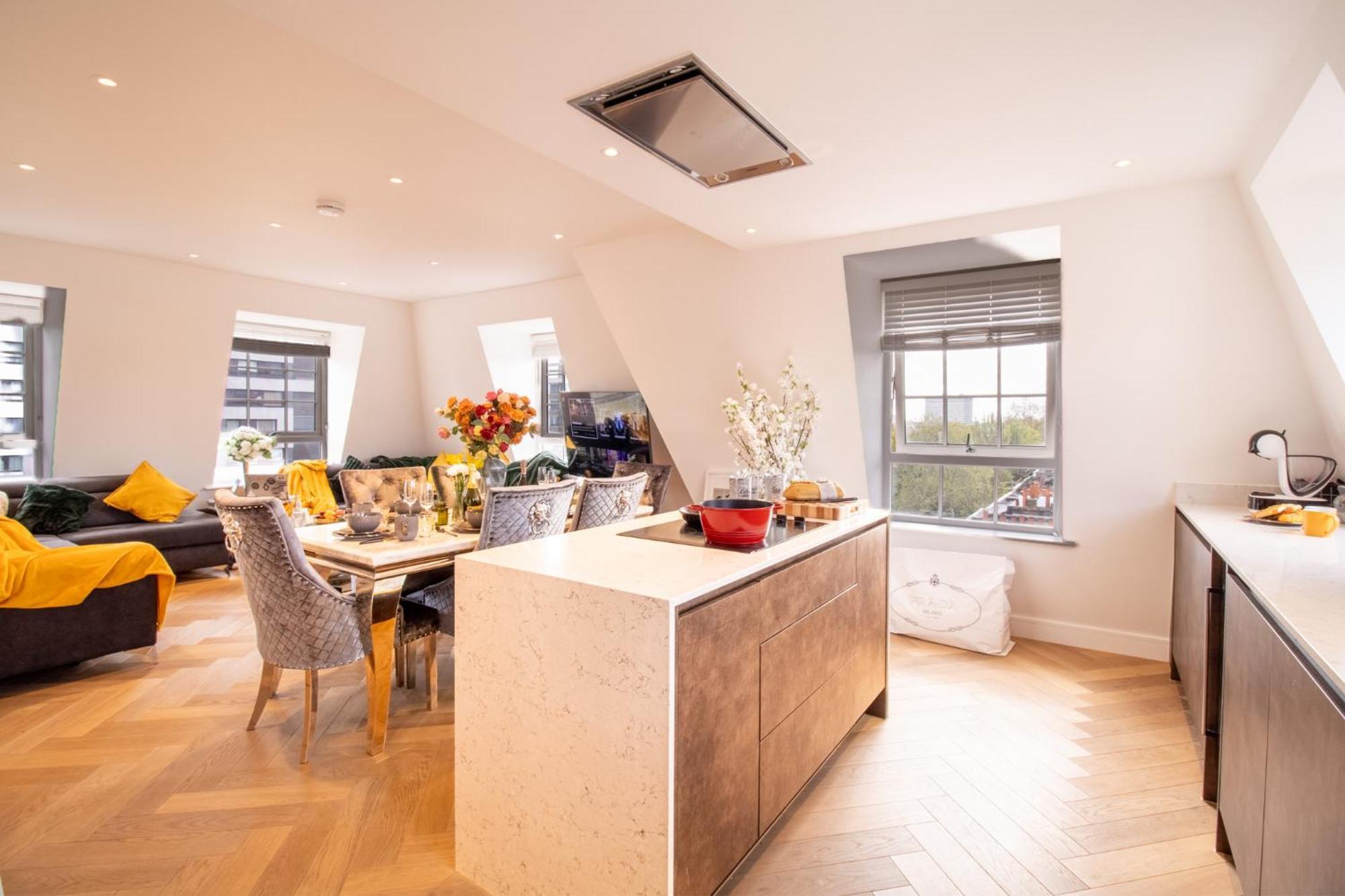 Elegant 3-Bedroom Penthouse In Marble Arch 70 London Bagian luar foto