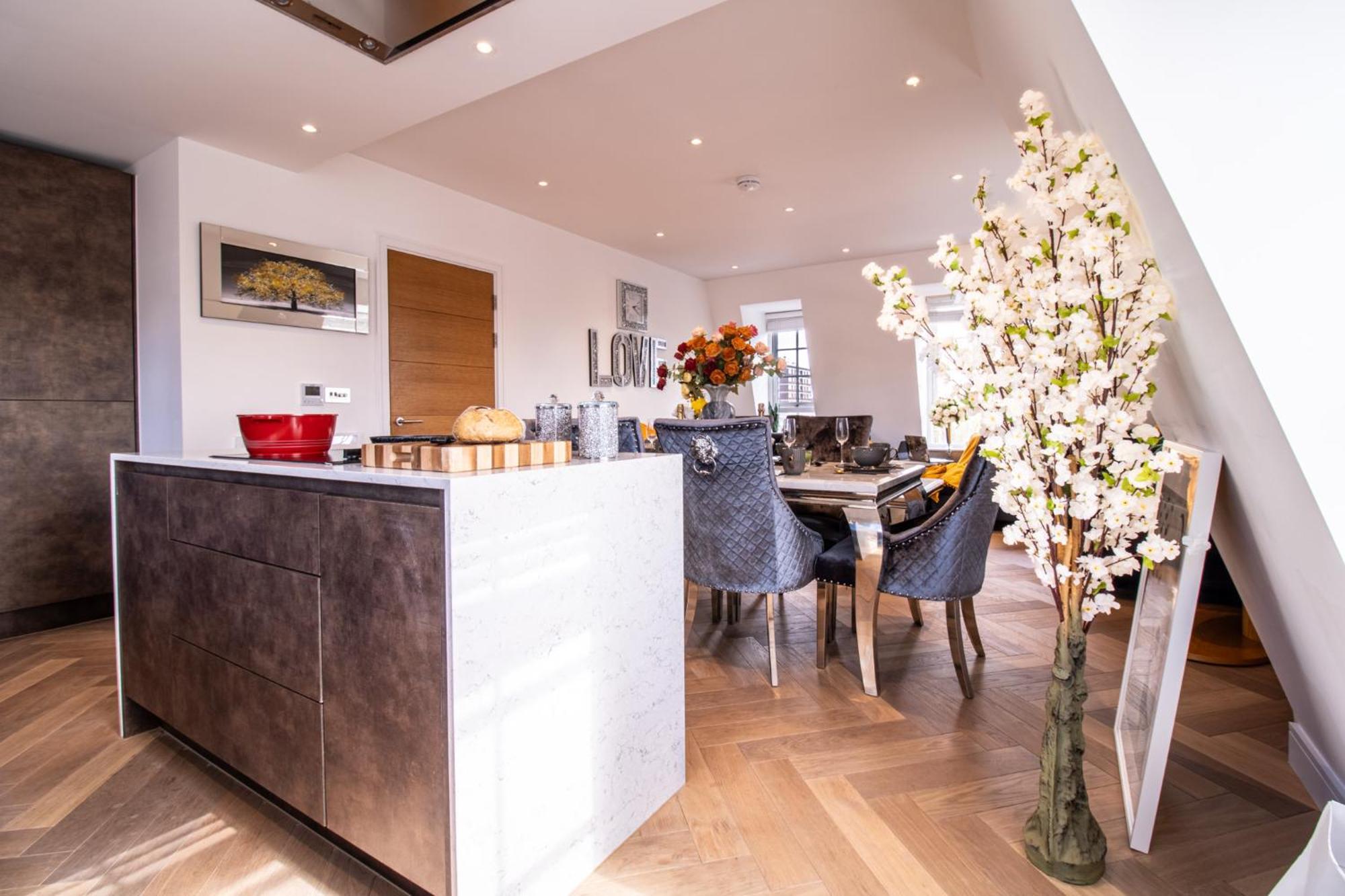 Elegant 3-Bedroom Penthouse In Marble Arch 70 London Bagian luar foto